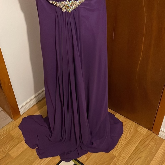 Purple one shoulder gown - Picture 5 of 7